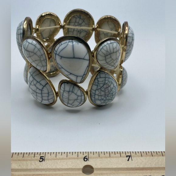 GoldTone & Faux Howlite Stretch Statement Bracelet Boho Southwestern Vibe - Picture 2 of 4